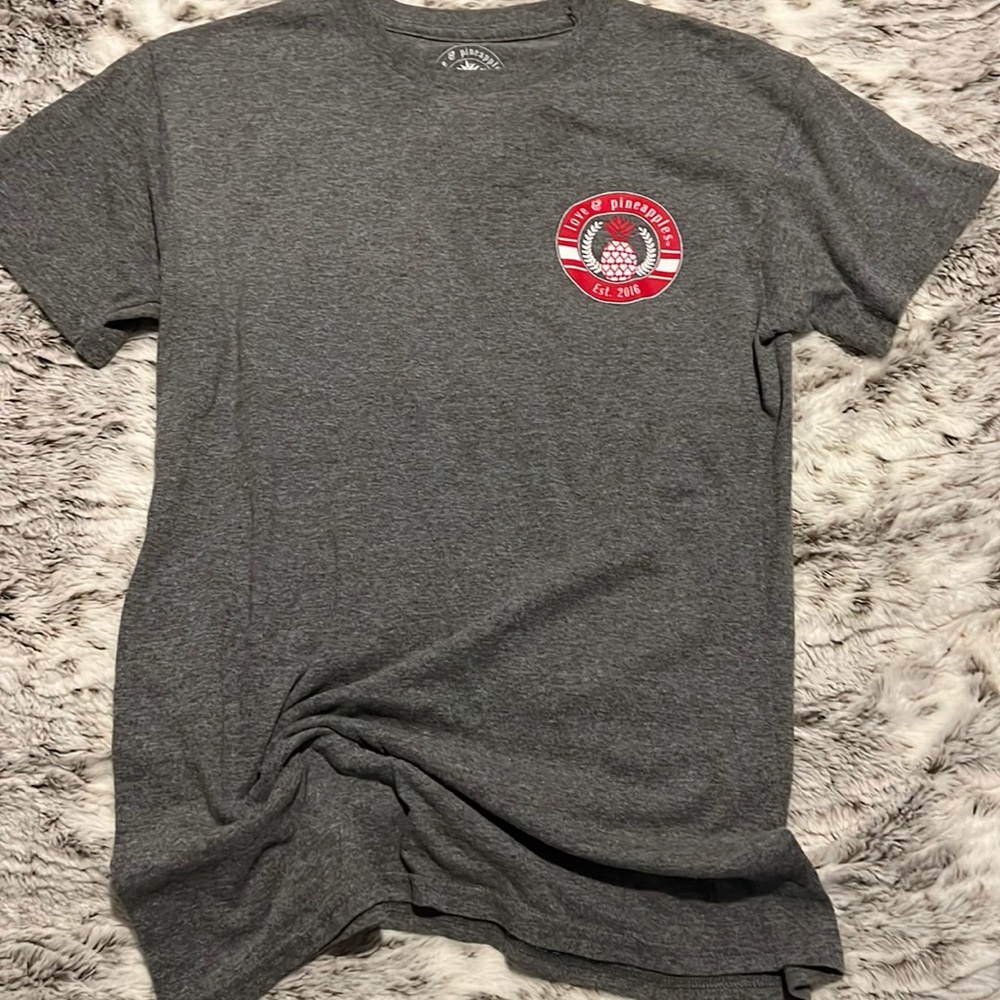 Women’s shirt size small
